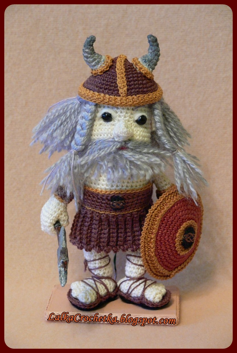 Lalka Crochetka: Wiking dekoracja