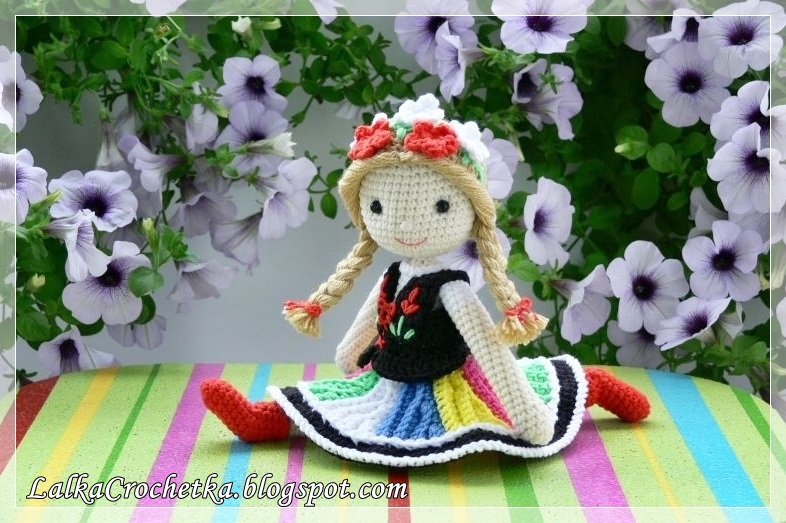 http://lalkacrochetka.blogspot.com/2016/07/anna-folk-doll-ania-owiczanka.html