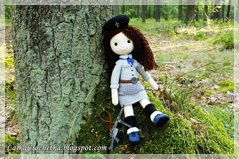 http://lalkacrochetka.blogspot.com/2016/08/doll-girl-scout-julka-lalka-harcerka.html