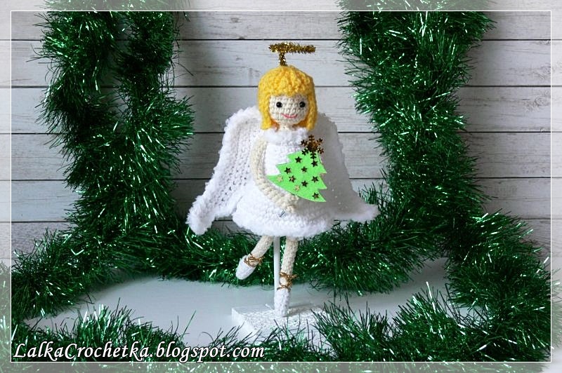 http://lalkacrochetka.blogspot.com/2016/12/christmas-angel-and-santa-claus.html