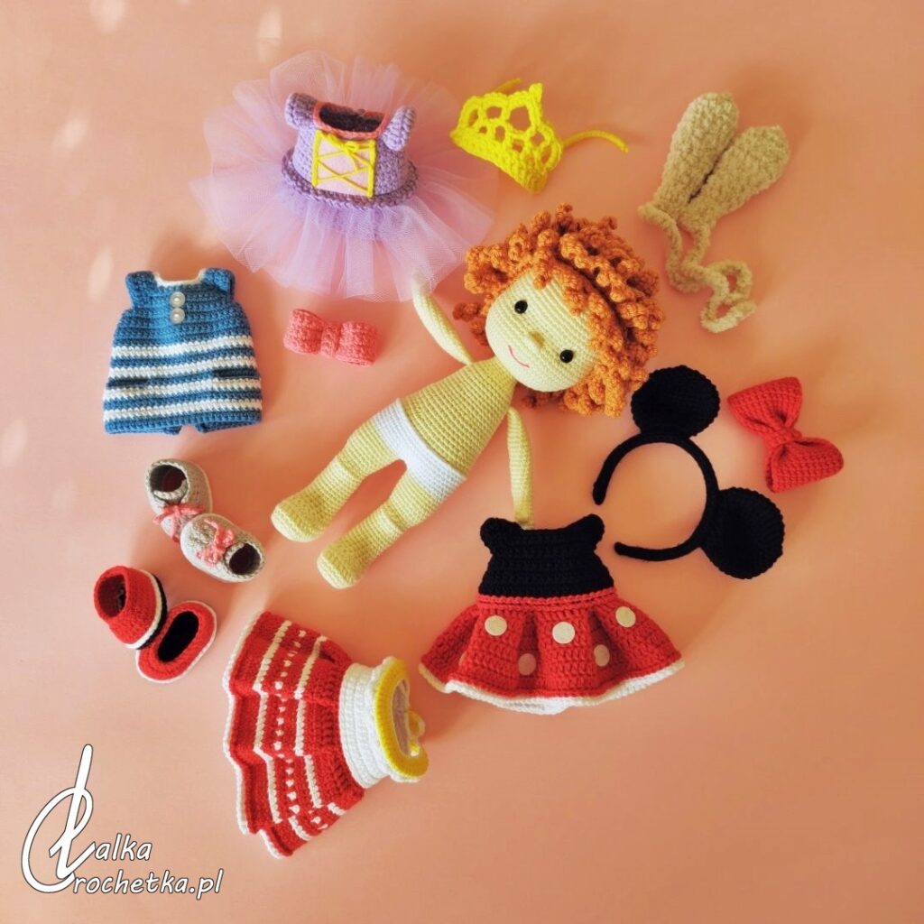 lalka crochetka wnuczka personalizowana zdejmowane ubranka komplet na zamowienie od babci