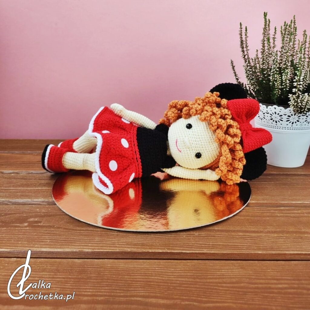 lalka crochetka myszka kuferek wspomnien personalizowana ze zdjecia dekoracja pokoju dziewczynki na zamowienie