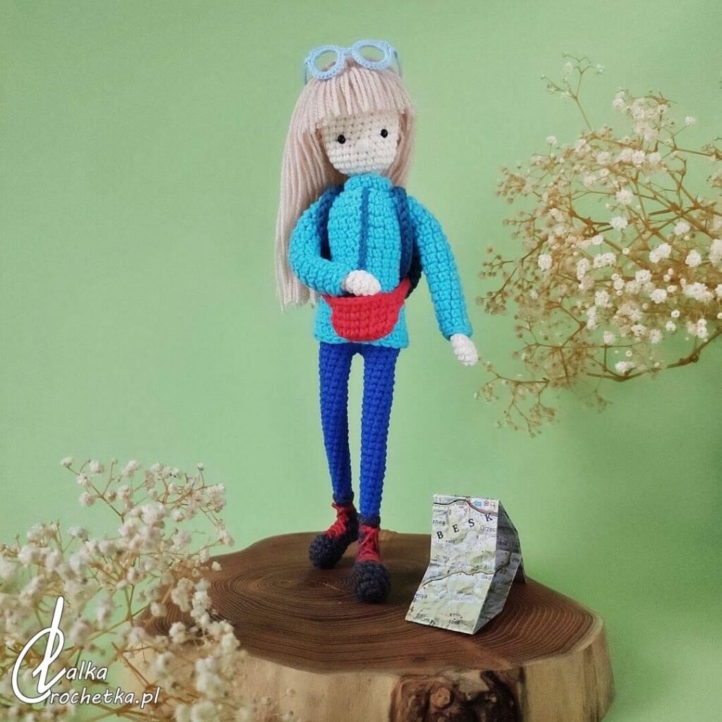 figurka przyjaciolka mini me urodziny turystyka gorska customowa podobizna ze zdjecia lalka crochetka