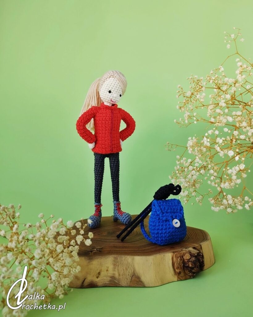 lalka crochetka portretowa plecak nordic walking wyjazd turystyka gorska dla przyjaciolki na urodziny upominek