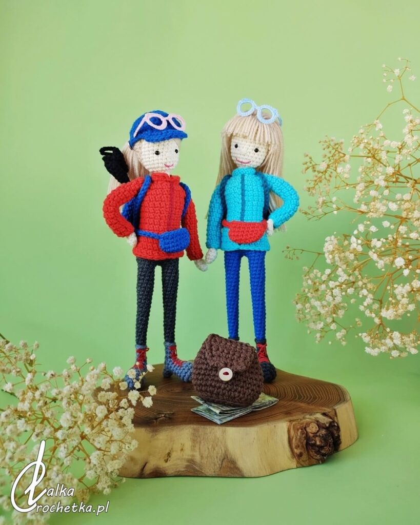 spersonalizowane figurki lalka crochetka OOAK przyjaciolki turystka gorska wspinaczka akcesoria foto